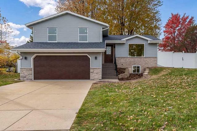 2205 Green Valley Drive, Janesville, WI 53546