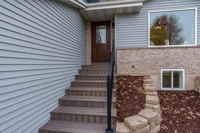 2205 Green Valley Drive, Janesville, WI 53546