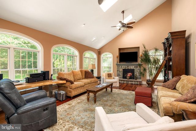 12 MOUNTAIN VIEW CT, Ewing, NJ 08628
