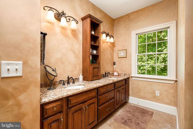 12 MOUNTAIN VIEW CT, Ewing, NJ 08628