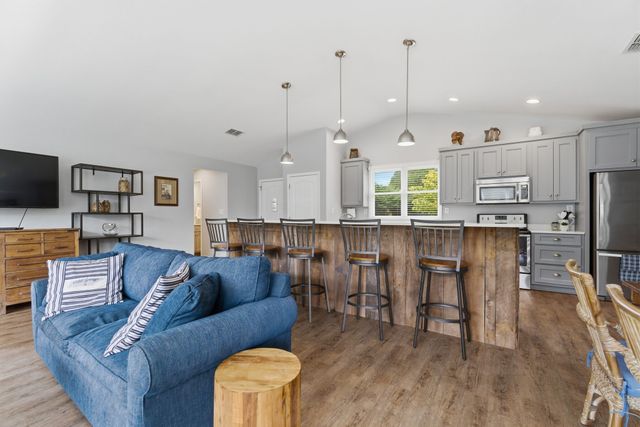 659 Westwood Ln, Estill Springs, TN 37330