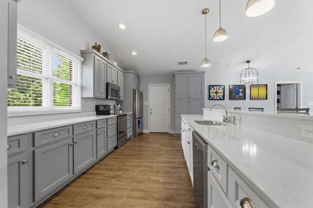 659 Westwood Ln, Estill Springs, TN 37330