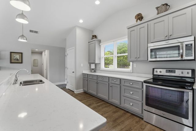 659 Westwood Ln, Estill Springs, TN 37330