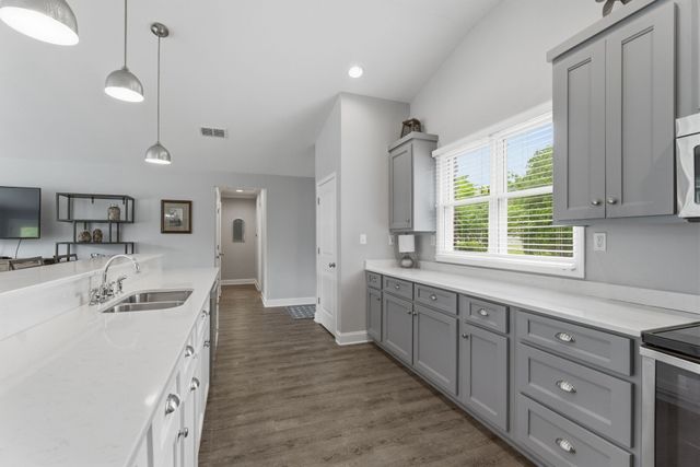 659 Westwood Ln, Estill Springs, TN 37330