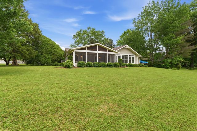 659 Westwood Ln, Estill Springs, TN 37330