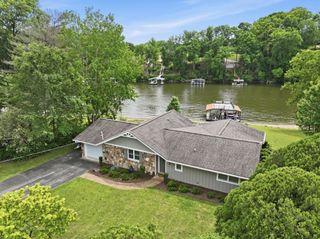 659 Westwood Ln, Estill Springs, TN 37330