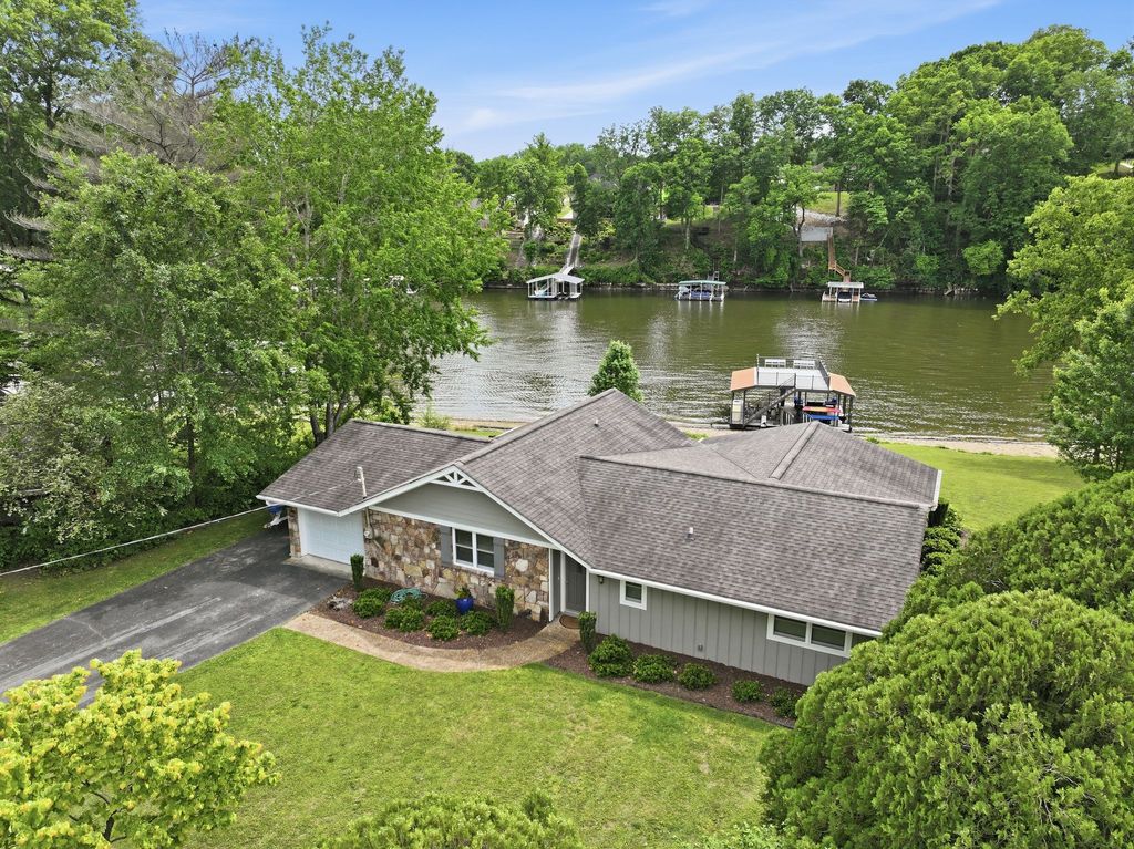 659 Westwood Ln, Estill Springs, TN 37330