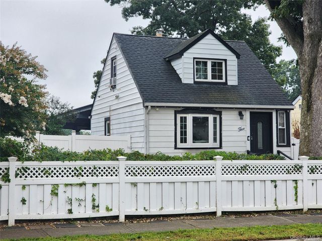 5 Konig Court, Roosevelt, NY 11575