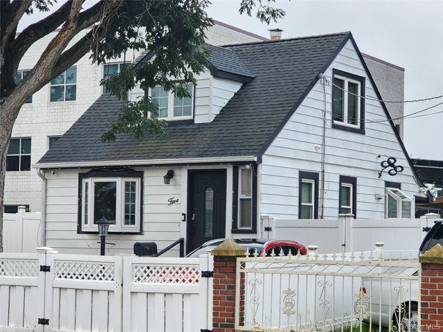 5 Konig Court, Roosevelt, NY 11575