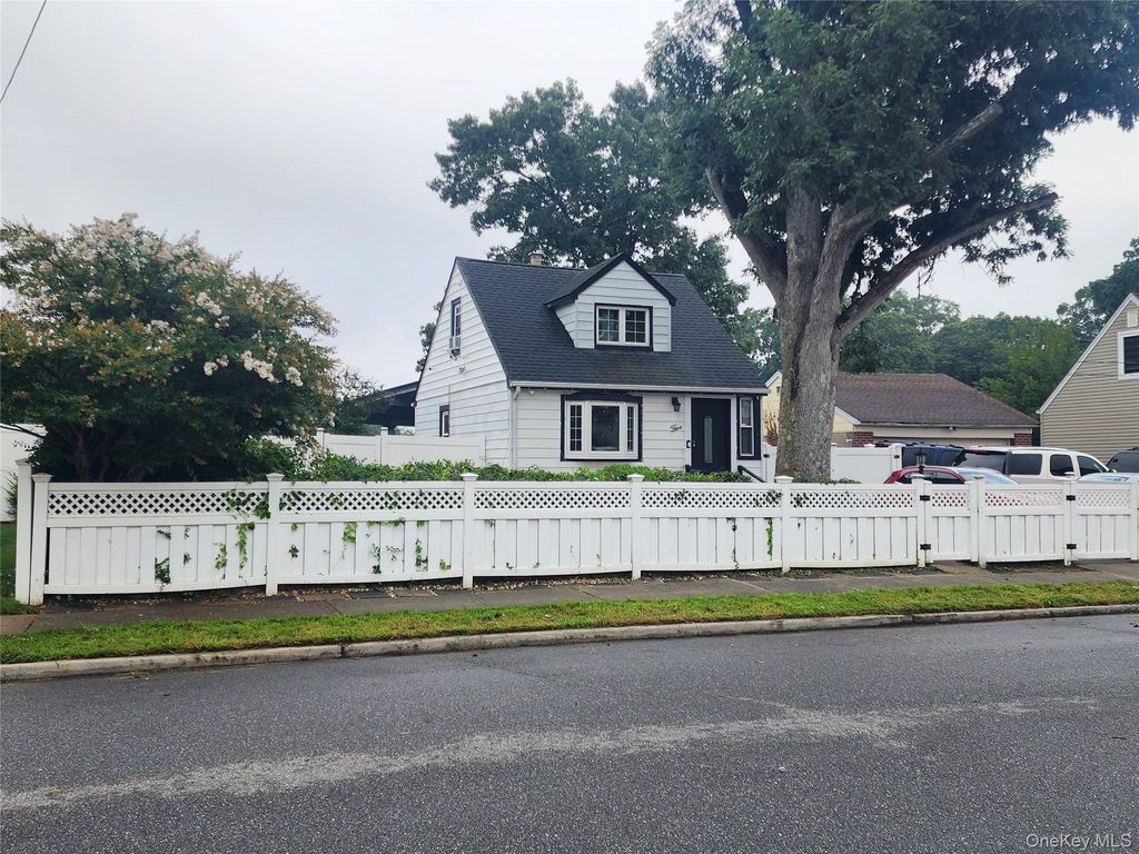 5 Konig Court, Roosevelt, NY 11575 — photo 2