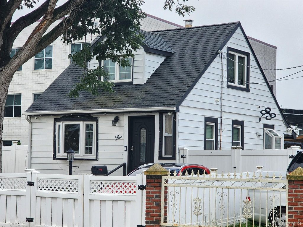 5 Konig Court, Roosevelt, NY 11575 — photo 4