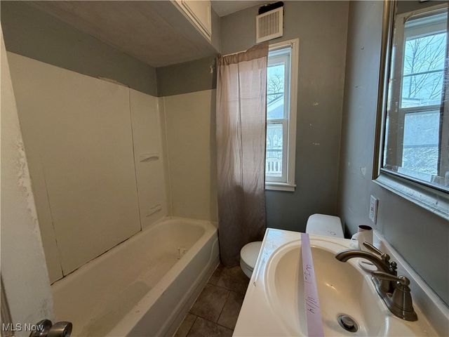 4723 E 94th Street, Garfield Heights, OH 44125