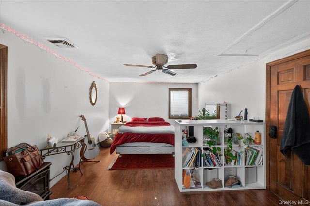 528 Lockwood Drive, Shirley, NY 11967