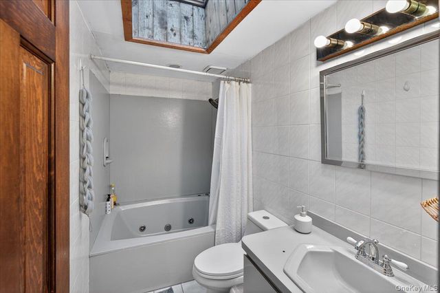 528 Lockwood Drive, Shirley, NY 11967