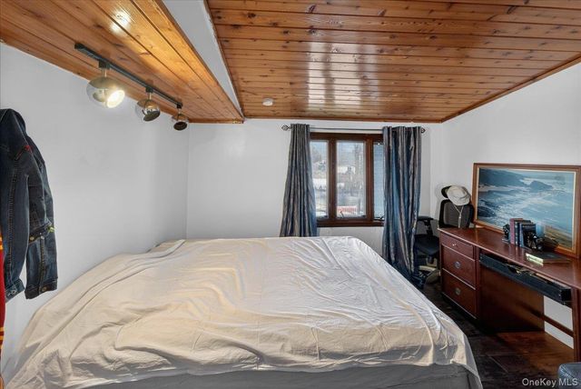 528 Lockwood Drive, Shirley, NY 11967