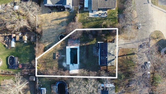 528 Lockwood Drive, Shirley, NY 11967