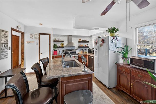 528 Lockwood Drive, Shirley, NY 11967