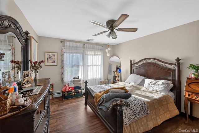 528 Lockwood Drive, Shirley, NY 11967