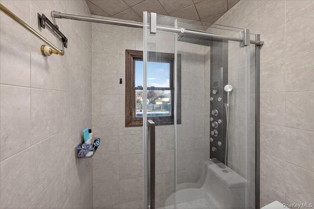 528 Lockwood Drive, Shirley, NY 11967