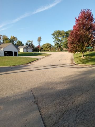 379 Woodside Place, Dixon, IL 61021