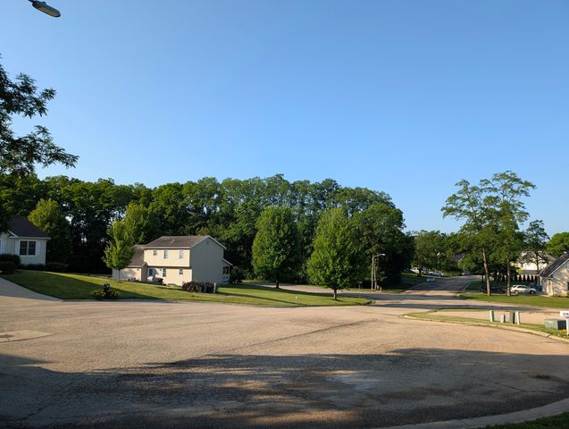 379 Woodside Place, Dixon, IL 61021