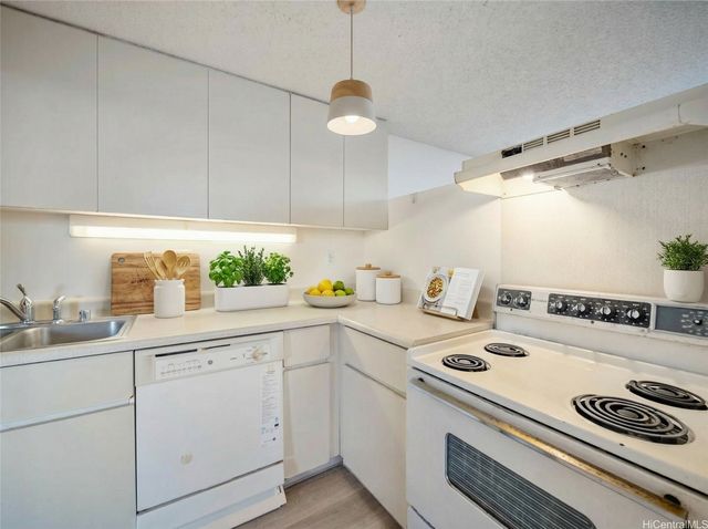 1060 Kamehameha Highway 3302B, Pearl City, HI 96782