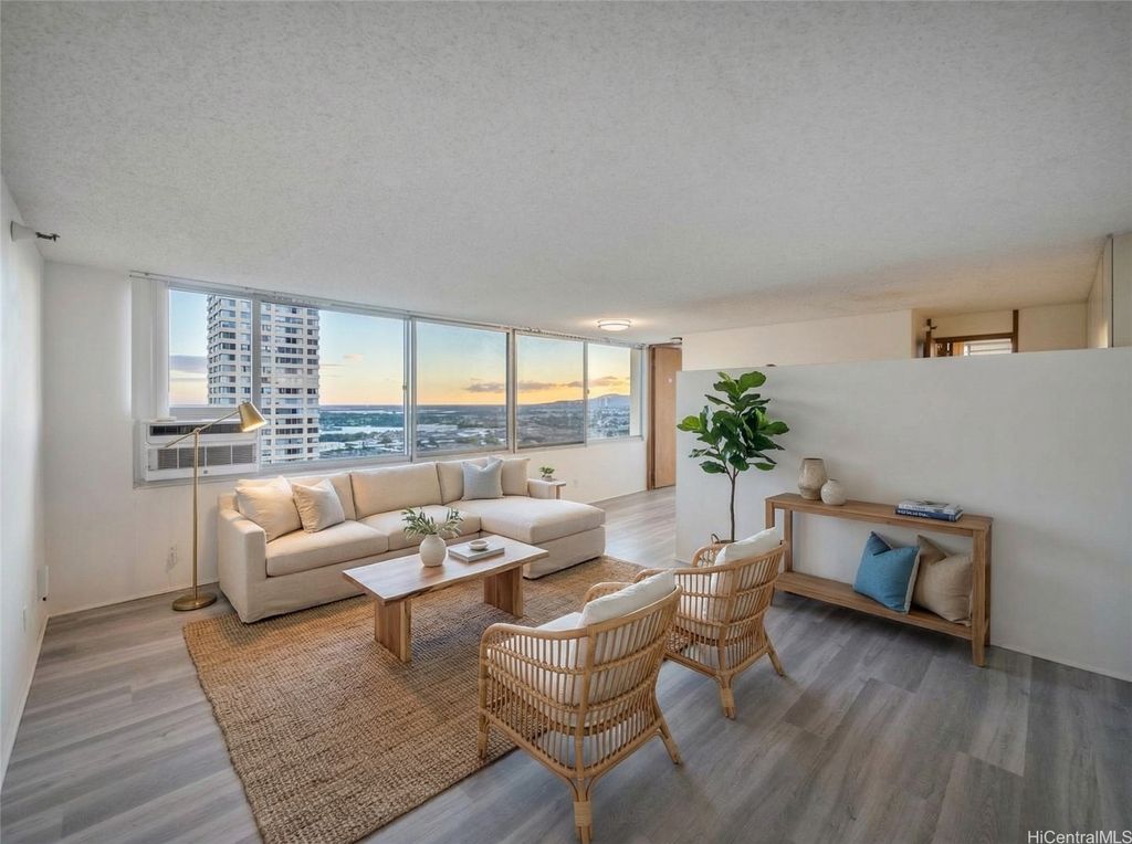 1060 Kamehameha Highway 3302B, Pearl City, HI 96782