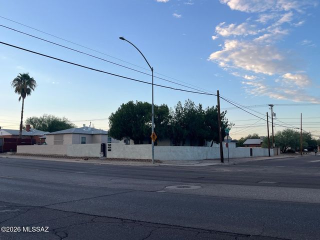 1700 E Grant Road, Tucson, AZ 85719