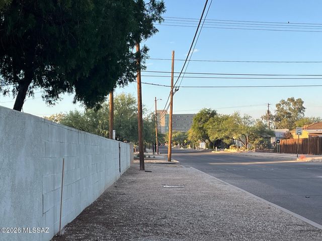 1700 E Grant Road, Tucson, AZ 85719