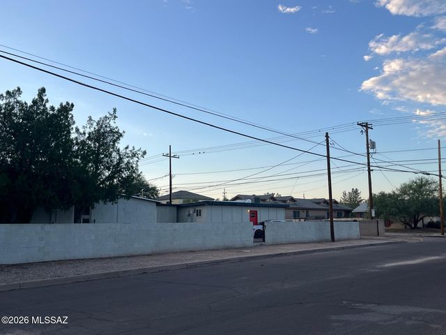 1700 E Grant Road, Tucson, AZ 85719