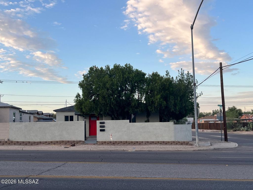 1700 E Grant Road, Tucson, AZ 85719