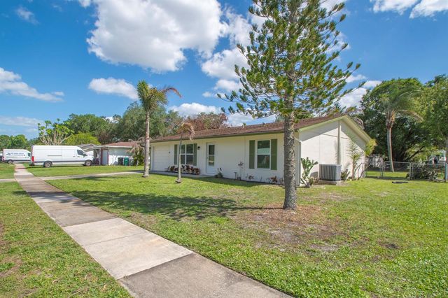 268 SW Lucero Drive, Port St. Lucie, FL 34983