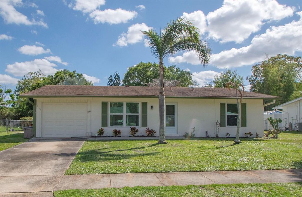 268 SW Lucero Drive, Port St. Lucie, FL 34983