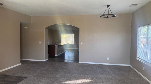 1936 W Heather Lane, Hanford, CA 93230