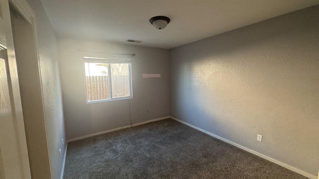 1936 W Heather Lane, Hanford, CA 93230