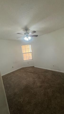 1936 W Heather Lane, Hanford, CA 93230