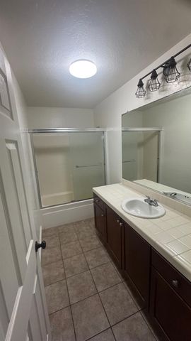 1936 W Heather Lane, Hanford, CA 93230