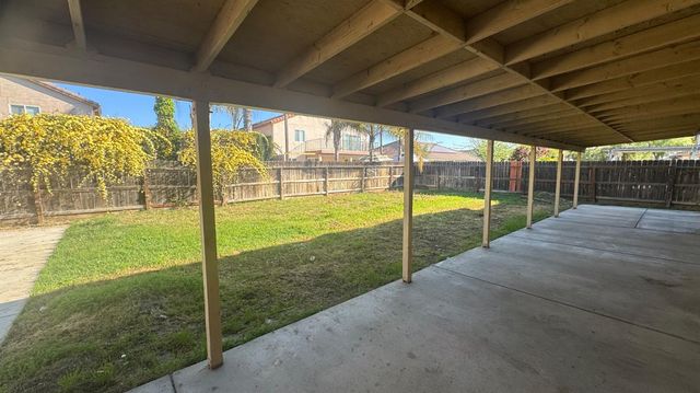 1936 W Heather Lane, Hanford, CA 93230