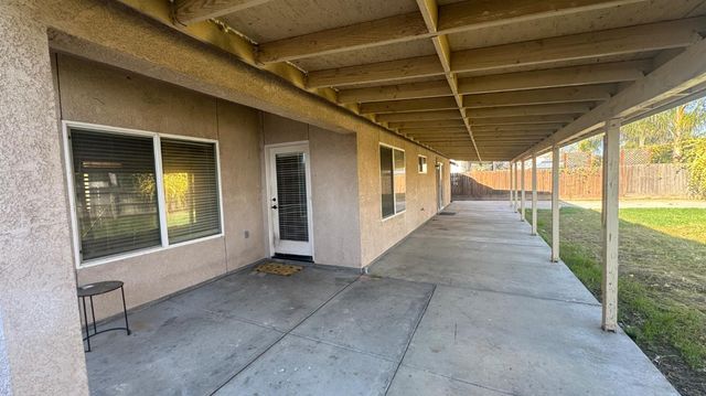 1936 W Heather Lane, Hanford, CA 93230