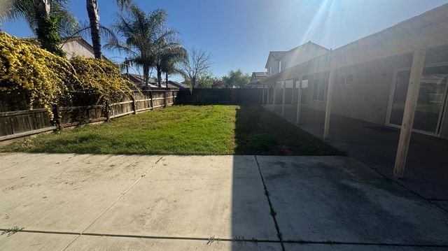 1936 W Heather Lane, Hanford, CA 93230