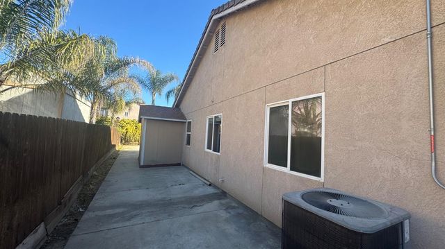 1936 W Heather Lane, Hanford, CA 93230