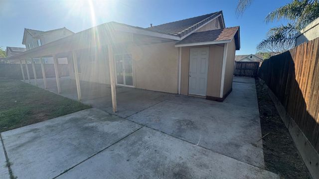 1936 W Heather Lane, Hanford, CA 93230