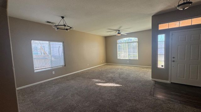 1936 W Heather Lane, Hanford, CA 93230