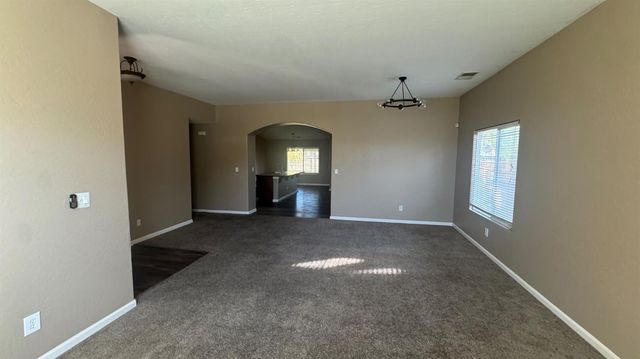 1936 W Heather Lane, Hanford, CA 93230