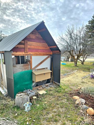 129 Henry Street, Klamath Falls, OR 97601