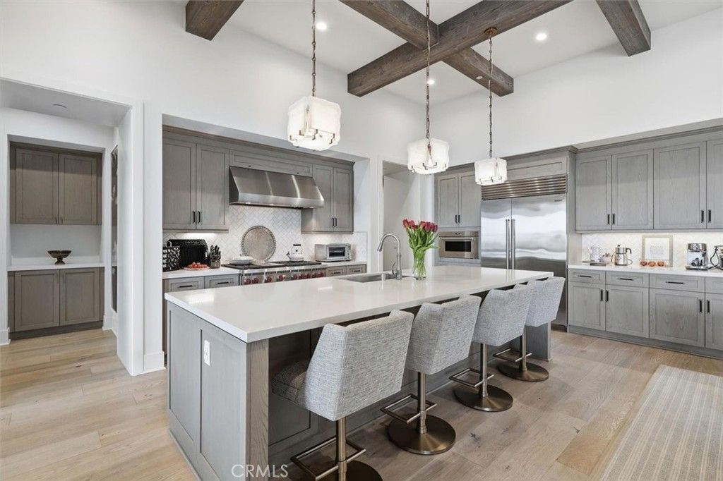 Image 11 of property listing at 23 Phillips Ranch Road, Rolling Hills Estates, CA 90274