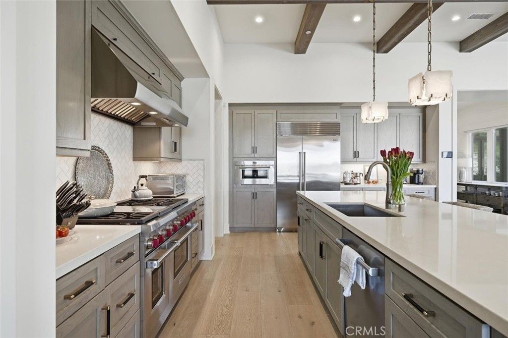 Image 12 of property listing at 23 Phillips Ranch Road, Rolling Hills Estates, CA 90274