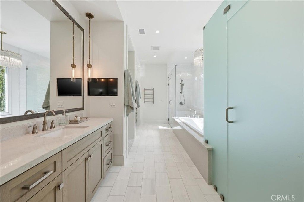 Image 19 of property listing at 23 Phillips Ranch Road, Rolling Hills Estates, CA 90274