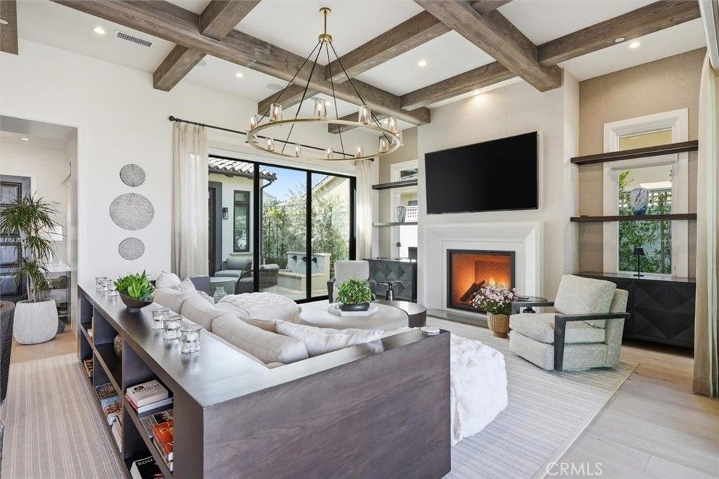 Image 7 of property listing at 23 Phillips Ranch Road, Rolling Hills Estates, CA 90274