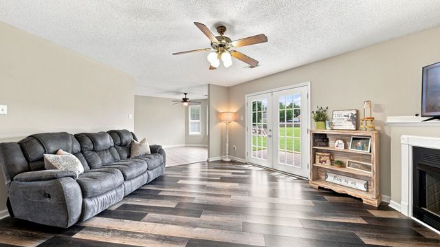 697 BLOOMINGTON DR, Brighton, TN 38011